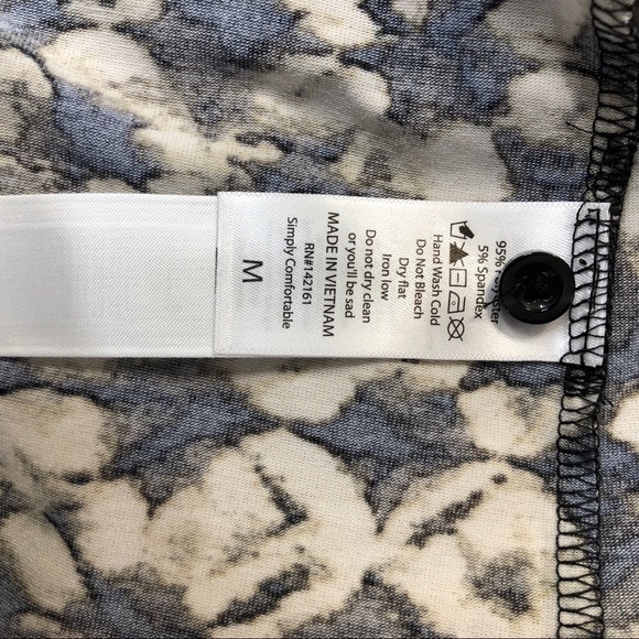 NEW - LULAROE Michael Button Down Black & Tan Floral Tropical Shirt- Size Medium - Picture 4 of 5